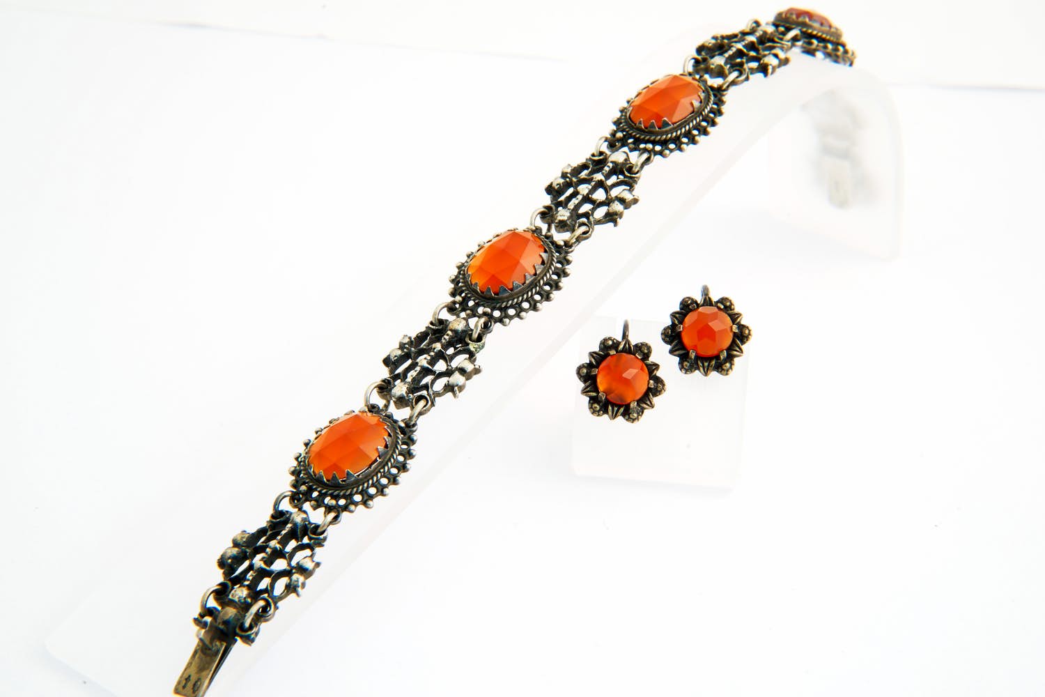 22- ca. 1930 1e ghlt zilver SET armband en paar oorschroeven met Carneool kopen? Bied vanaf 60!