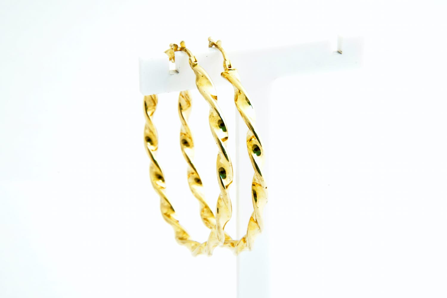 47 - 1 vrijwel nieuw paar geel-gouden 18 Krt oorringen - gedraaid Creolen model kopen? Bied vanaf 270!