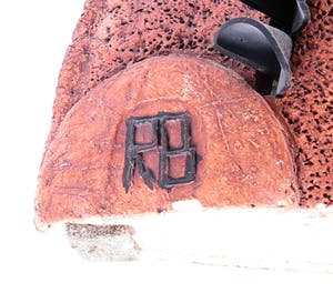 Niet of onleesbaar gesigneerd - Aardewerk en rubber, Zonder titel kopen? Bied vanaf 10!