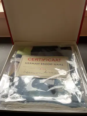 Herman Brood - Gelimiteerde shawl in opdracht van Viva gemaakt kopen? Bied vanaf 50!