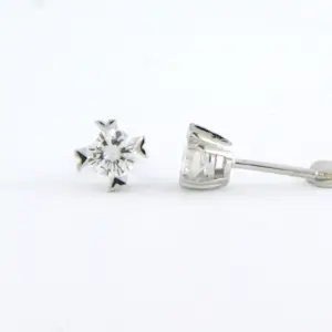 18k gouden solitair oorknoppen met briljant geslepen diamant 0.24ct F/G - VS/SI kopen? Bied vanaf 350!
