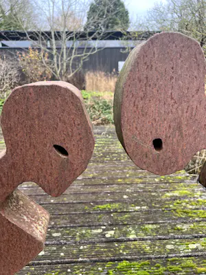 Albrecht Genin - prachtig abstract beeld van twee figuren in ijzer kopen? Bied vanaf 1500!