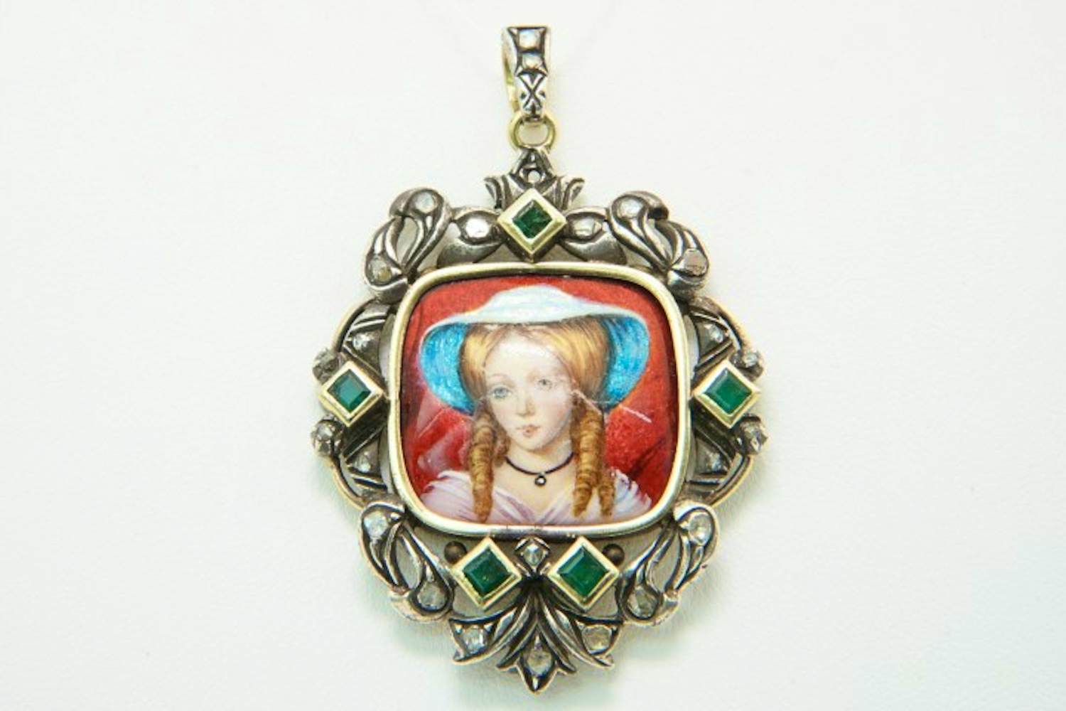 43 - Antieke 18 krt gouden en 1e geh. zilveren hanger met emaille en diamant kopen? Bied vanaf 270!