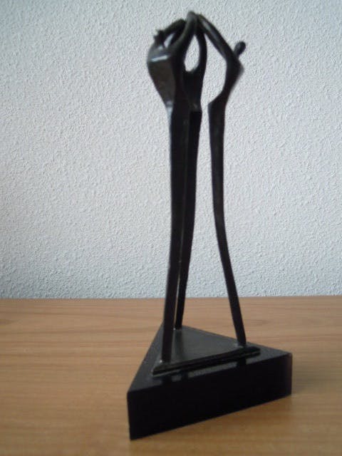 Corry Ammerlaan - Prachtig beeldje - " Samen sterk " kopen? Bied vanaf 20!