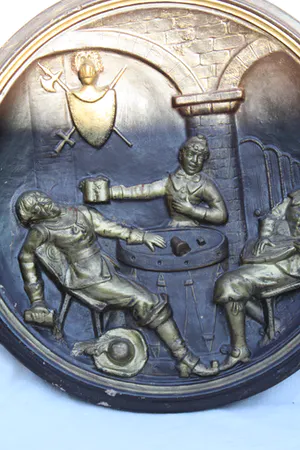 Niet of onleesbaar gesigneerd - Prachtige Vuur Vergulde Grote Zware Oude Aardewerken Plaquette (19e eeuw) kopen? Bied vanaf 1!
