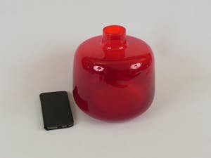 Niet of onleesbaar gesigneerd - W.J.Rozendaal- Rode glazen vaas met smalle opening kopen? Bied vanaf 1!