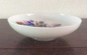 H.J. Richartz - TWEE KLEURRIJKE GLAZEN SCHALEN kopen? Bied vanaf 32!