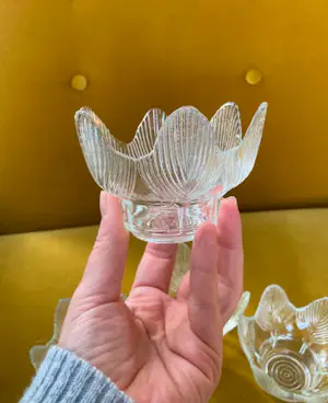 Sklo Union - Rudolfova - Vaclav Zajic voor Sklo Union, Lotus Candle Holder, 1970-80, Vintage Chechoslovak kopen? Bied vanaf 29!