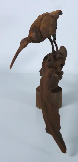 Paul Beckers - Twee sculpturen van hout, ijzer en terracotta, Vogels (ibis en uiltjes) + boek! kopen? Bied vanaf 250!