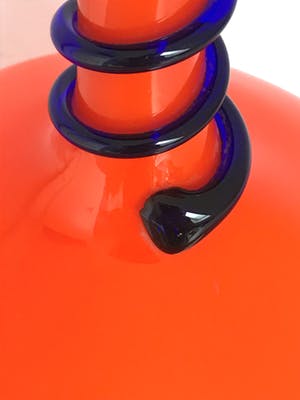 Johann Loetz Witwe - Tango vaas oranje met diepblauwe slang kopen? Bied vanaf 30!