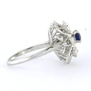 18k wit gouden ring bezet met saffier en briljant geslepen diamant 0.32 ct kopen? Bied vanaf 685!