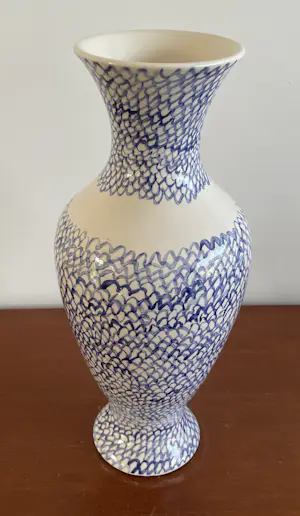 Erna Anema - Handbeschilderde blauw witte aardewerken vaas - Stadsspelen 2006 kopen? Bied vanaf 95!