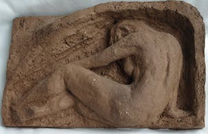 Klaas Pijlman - Chamotte / Aardewerk – Liggend naakt – ca 1979 kopen? Bied vanaf 35!