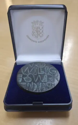 Jos Reniers - Volunteer Medal ‘Pro Deo’ – Jos Reniers | Municipality of Eindhoven 2000 kopen? Bied vanaf 85!