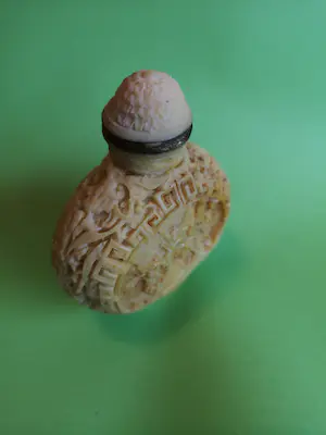 Niet of onleesbaar gesigneerd - Chinees Snuifflesje handgesneden kopen? Bied vanaf 1!