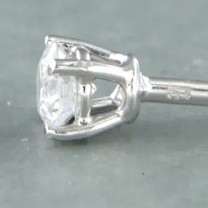 18k witgouden oorknoppen bezet met briljant geslepen diamant 0.20ct F/G VS/SI kopen? Bied vanaf 260!