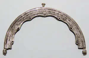 Antiek zilveren beugeltas, geborduurd tasje zilver beugel, antieke beursbeugel kopen? Bied vanaf 100!