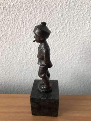 Julius Schmidt- Felling - Bronzen beeldje jongen met sigaret. kopen? Bied vanaf 25!