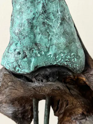 Teun van Veen - Brons en houten sculptuur: Crane taking off kopen? Bied vanaf 250!