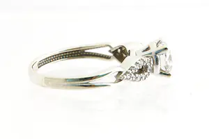 111- Sierlijke 14 krt witgouden dames entourage ring met Zirkoon - klein model kopen? Bied vanaf 80!