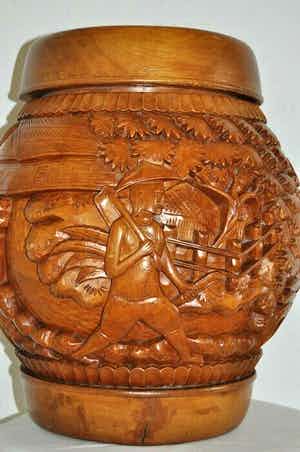 Stoel met opbergruimte of voetstuk verkocht voor € 1!