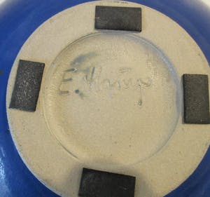 Niet of onleesbaar gesigneerd - Studio steengoed blauwe schaal gesigneerd E. Harup kopen? Bied vanaf 1!