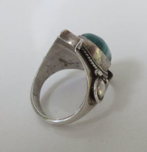 Niet of onleesbaar gesigneerd - Zilveren 925 art deco ring met Malachiet steen kopen? Bied vanaf 10!