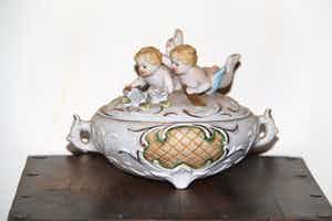 Heel fijn porselein - Decoratieve soepterrine verkocht voor € 1!