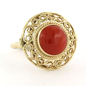 14k geel gouden ring bezet met een rond geslepen koraal - 4.4 gram kopen? Bied vanaf 290!