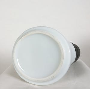 Niet of onleesbaar gesigneerd - Porseleinen theepot met rubberen omwikkelde hals kopen? Bied vanaf 1!