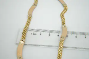 57 - Bijzonder 18 krt gouden tri color gevlochten collier - gematteerde plaatjes kopen? Bied vanaf 730!