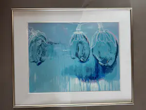 AcheterDanielle van Broekhoven - drie artisjokkenknoppen in een diepblauwe, abstracte compositie? Enchérissez de 50!
