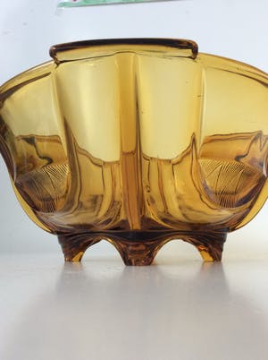 Niet of onleesbaar gesigneerd - Art Deco persglas schaal kopen? Bied vanaf 1!