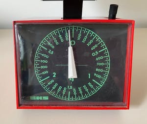 Niet of onleesbaar gesigneerd - Rode Space Age Keukenweegschaal van EKS kopen? Bied vanaf 1!