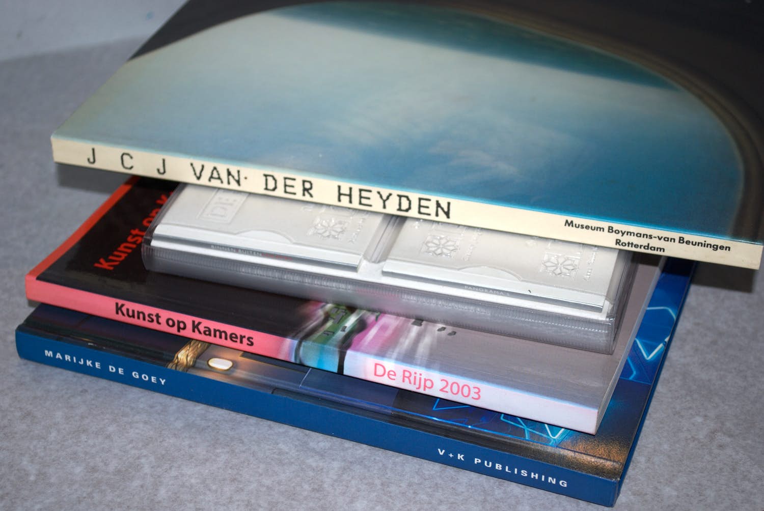 JCJ VANDERHEYDEN - boek & 15 signaturen van 15 kunstenaars in div. boeken kopen? Bied vanaf 45!