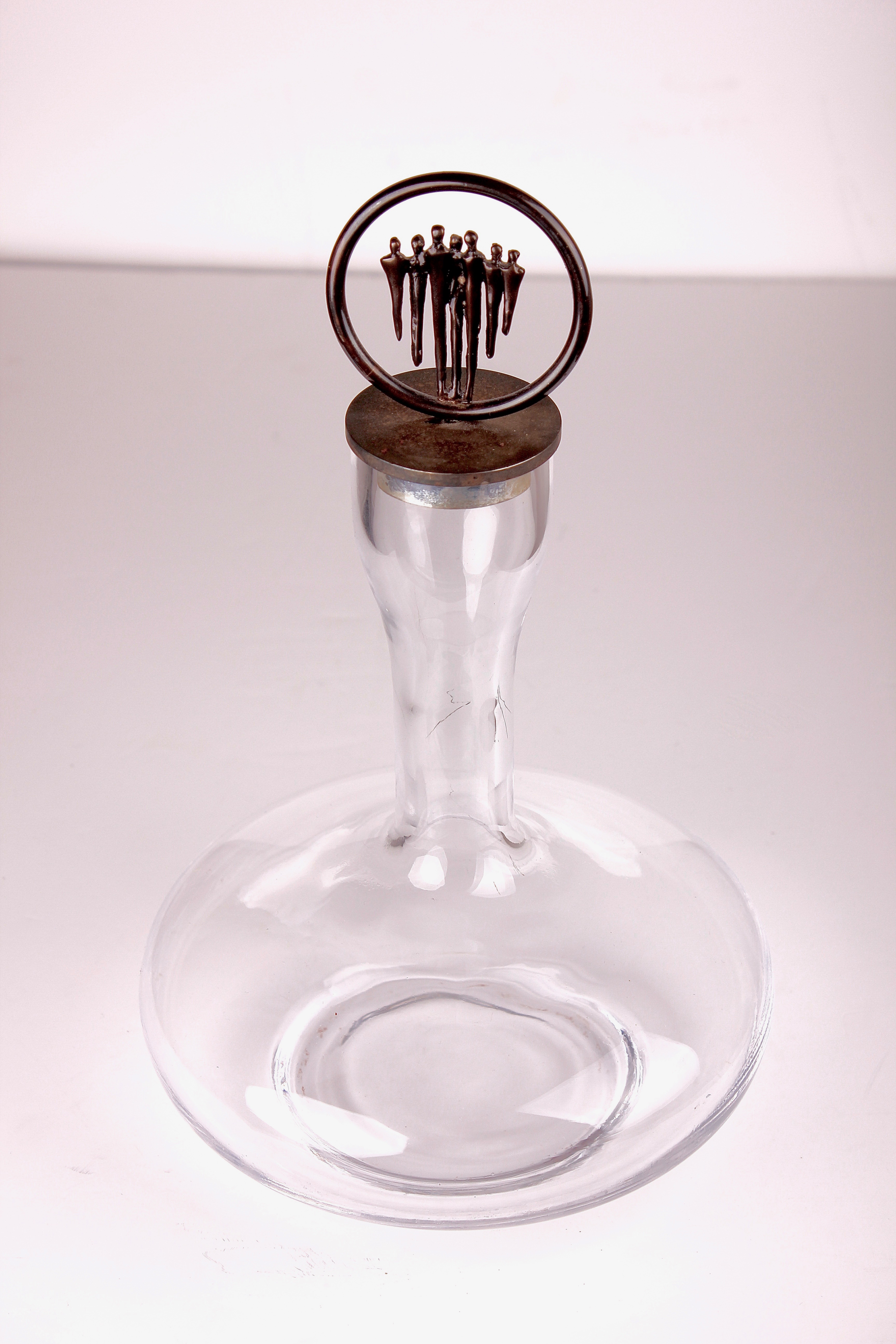 Corry Ammerlaan - van Niekerk - kristallen decanter met verbronsde stopper 'Samen' eind 20e eeuw kopen? Bied vanaf 19!