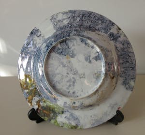 Niet of onleesbaar gesigneerd - Diep Aziatisch Porseleinen bord met gemarmerd lustglazuren decoratie kopen? Bied vanaf 1!