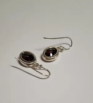 Zilveren oorbellen met Natuurlijke Amethist facet geslepen ovaal kopen? Bied vanaf 55!