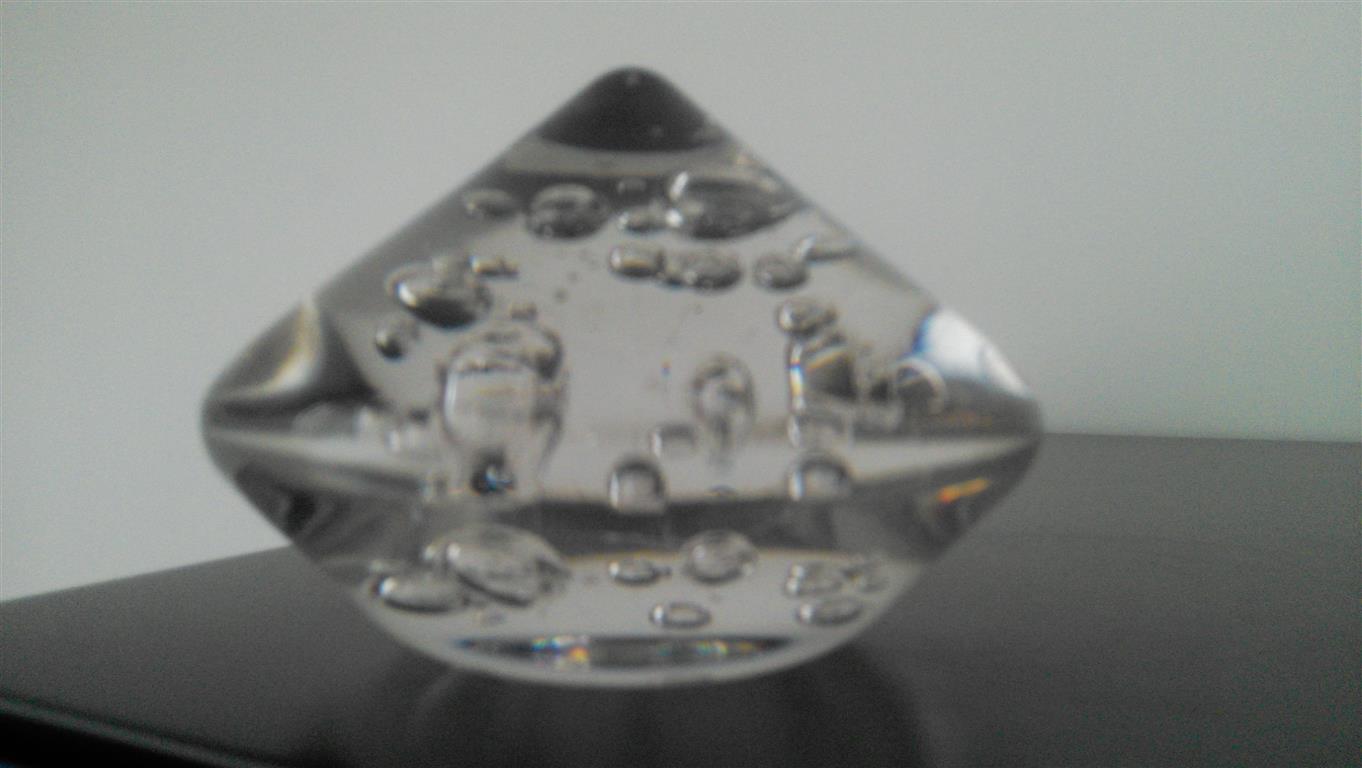 Floris Meydam - Presse- papier met ingesloten luchtbellen verkocht voor € 19!