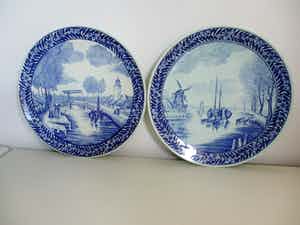 Villeroy en Boch - Boch Freres, 2 grote Delfts borden verkocht voor € 1!