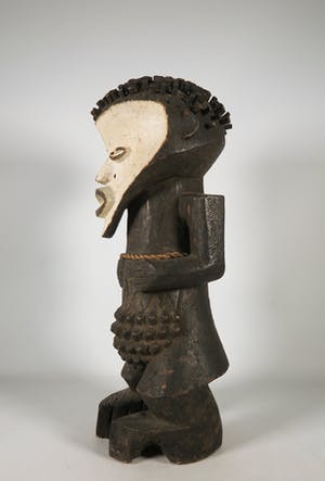 Mambila - Houten voorouderbeeld met wit geschilderd gezicht kopen? Bied vanaf 1!