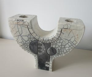 Niet of onleesbaar gesigneerd - XL Raku Keramische Dubbele Kandelaar met Brutalistische decoratie kopen? Bied vanaf 1!