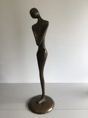 Niet of onleesbaar gesigneerd - Sculptuur “ Elegantie “ gesigneerd kopen? Bied vanaf 10!