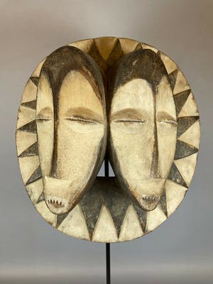 Lega - 210820 - Tribal used African TWIN mask from the Lega Bwami - Congo. kopen? Bied vanaf 65!