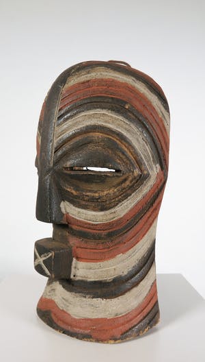 Songye - Houten vrouwelijk Kifwebe masker met wit en rood pigment kopen? Bied vanaf 1!