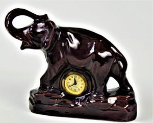 Niet of onleesbaar gesigneerd - Mercedes tafelklokje in olifant keramiek. kopen? Bied vanaf 1!