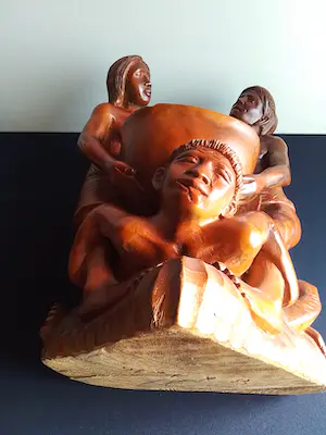 Niet of onleesbaar gesigneerd - Prachtig houten beeld van bontoc stam uit de Filippijnen kopen? Bied vanaf 1!