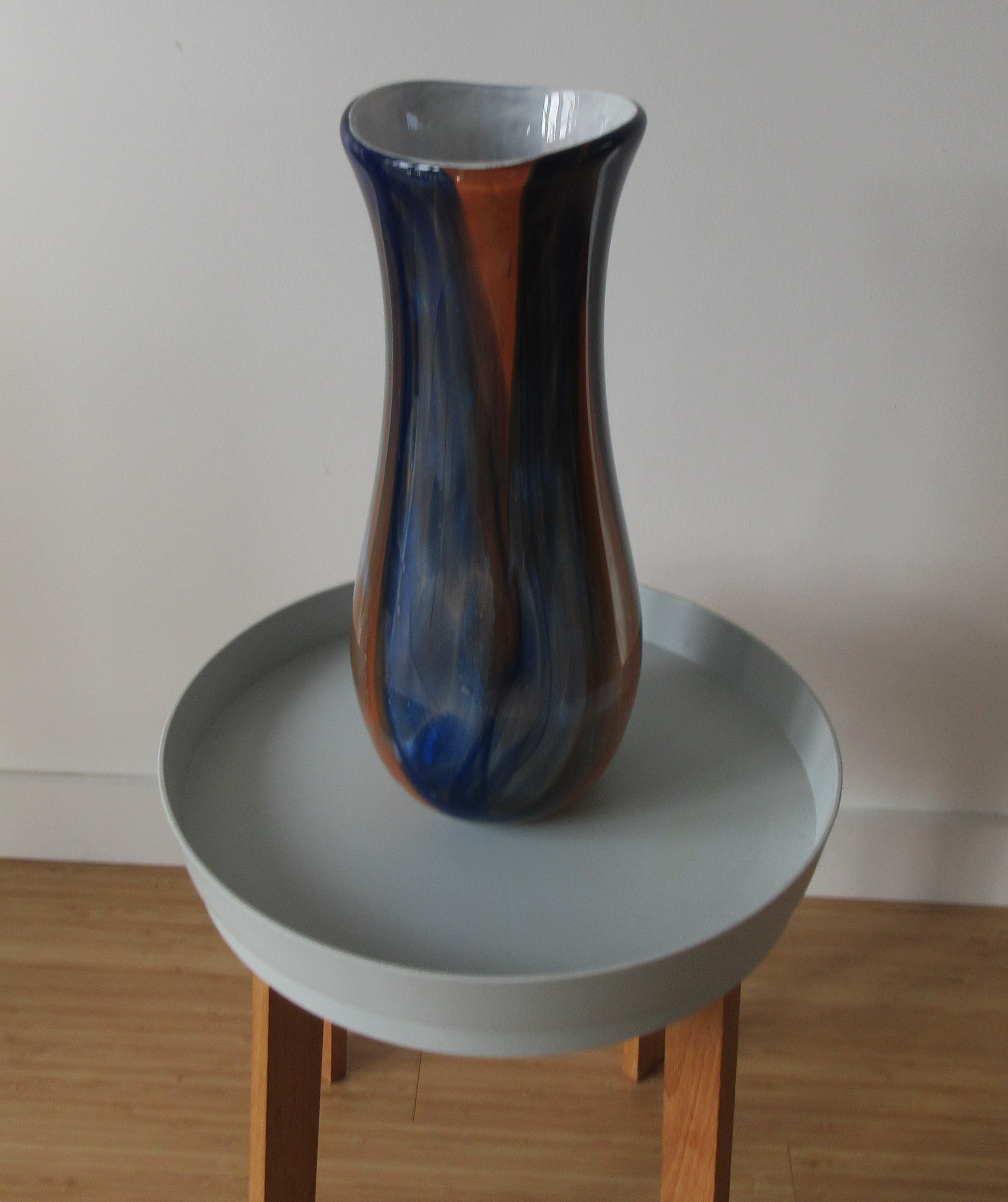 Niet of onleesbaar gesigneerd - Grote studio glazen vaas gesigneerd en gedateerd 2002 kopen? Bied vanaf 1!