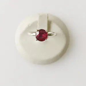 AcheterRobijn Solitaire Ring? Enchérissez de 600!