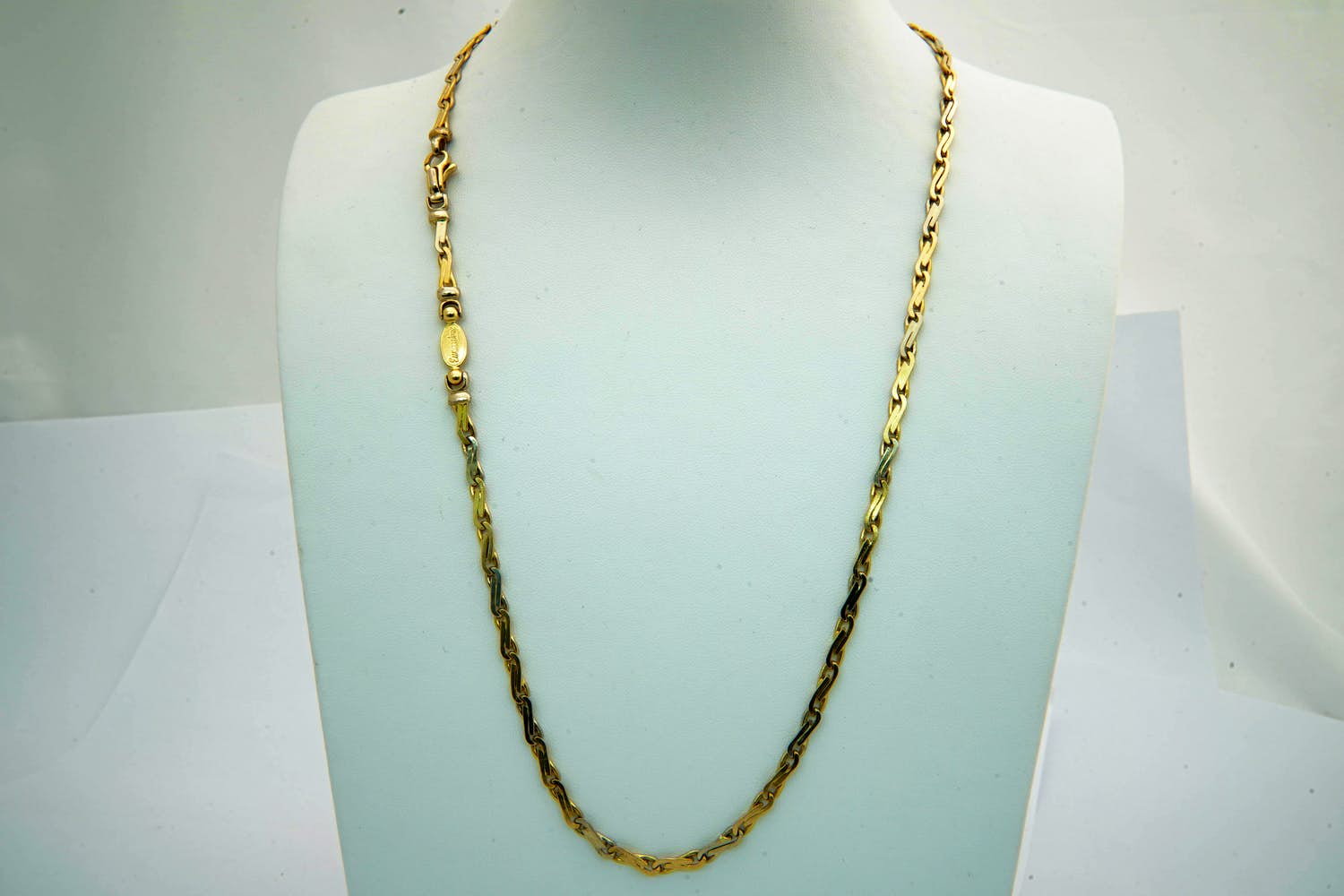 38 - Exclusief "Eurocatene Arezzo Italy" 18 Krt massief gouden "Scroll" collier kopen? Bied vanaf 1300!